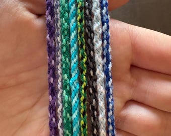 Pulsera de hilo de medusas multicolor