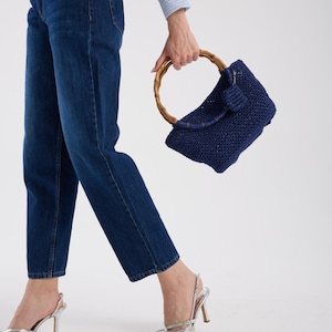 borsa lavorata a maglia con corda, borsa con motivo a corda, borsa intrecciata con corda, borsa lavorata a maglia fatta a mano, borsa fatta a mano, elegante borsa fatta a mano, borsa vintage, borsa blu, borsa moderna,