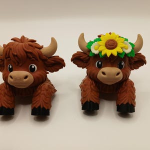 Uppdaterad hylla/skärm Buddy Highland Cow-figur - 3D-utskrivet skrivbordstillbehör - Romwba3D