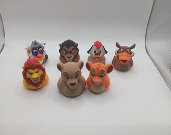 WDCC ライオンキング ティモン 缶バッチ ピンバッジ 陶器製 フィギュア