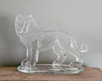 Amazing swedish lion glass figurine / 6 1/2&quot; x 9&quot; / Kosta Boda / Sweden /Bertil Vallien