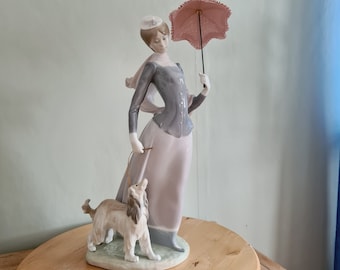 Beautiful Lladro - 4914 Lady with shawl - figurine