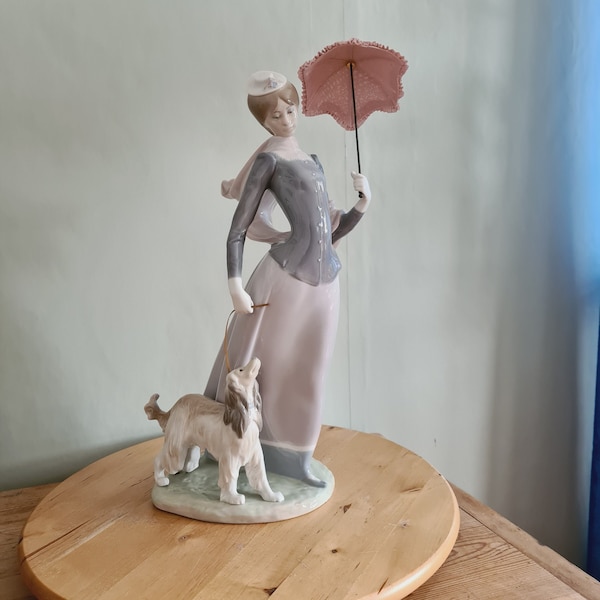 Beau Lladro - 4914 Dame au châle - figurine