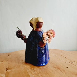 Mid Century / Retro / Keramik / Mädchen / Figur / Marienknospe / Vase / aus Jie, Schweden