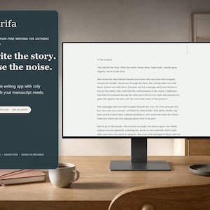 Peut inclure: Un écran d'ordinateur affichant une application d'écriture nommée Skrifa avec le texte Write the story. Lose the noise. L'écran montre un document intitulé The Archive avec des paragraphes de texte. Le moniteur est posé sur un bureau en bois.