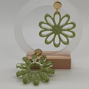 Asymmetrical resin earrings, flower, anise green color FLORETTE model A