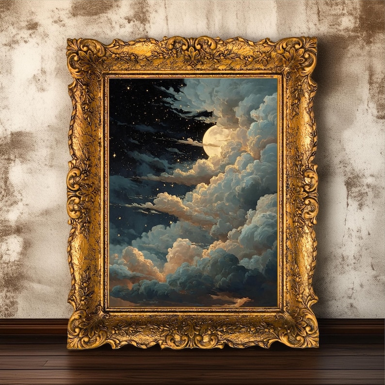 Op de afbeelding: Een ingelijst schilderij dat een nachthemelsc&egrave;ne met een volle maan, wolken en sterren uitbeeldt. Het kunstwerk is ingelijst in een sierlijke, goudkleurige lijst. Het kleurenpalet van het schilderij omvat tinten blauw, wit en goud.