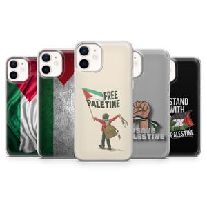 以下が含まれることがあります： パレスチナを支援するデザインが施された、異なる4つの携帯電話ケース。ケースには、パレスチナの国旗、パレスチナの国旗を持った子供、パレスチナの国旗を持った拳、そして「Stand with Palestine」という文字が書かれたパレスチナの国旗が描かれています。