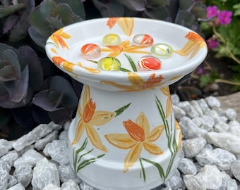 Bee Water Station - Daffodil