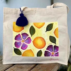 Totebag pintada a mano de limones y flores