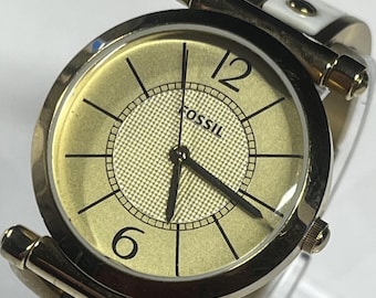 Fossil Carlie gold tone white strap watch. three hand quartz movement classic design water resistant new battery