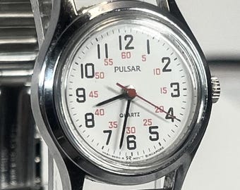 Vintage Pulsar by Seiko women's 23mm quartz wristwatch, model reference V811-0970