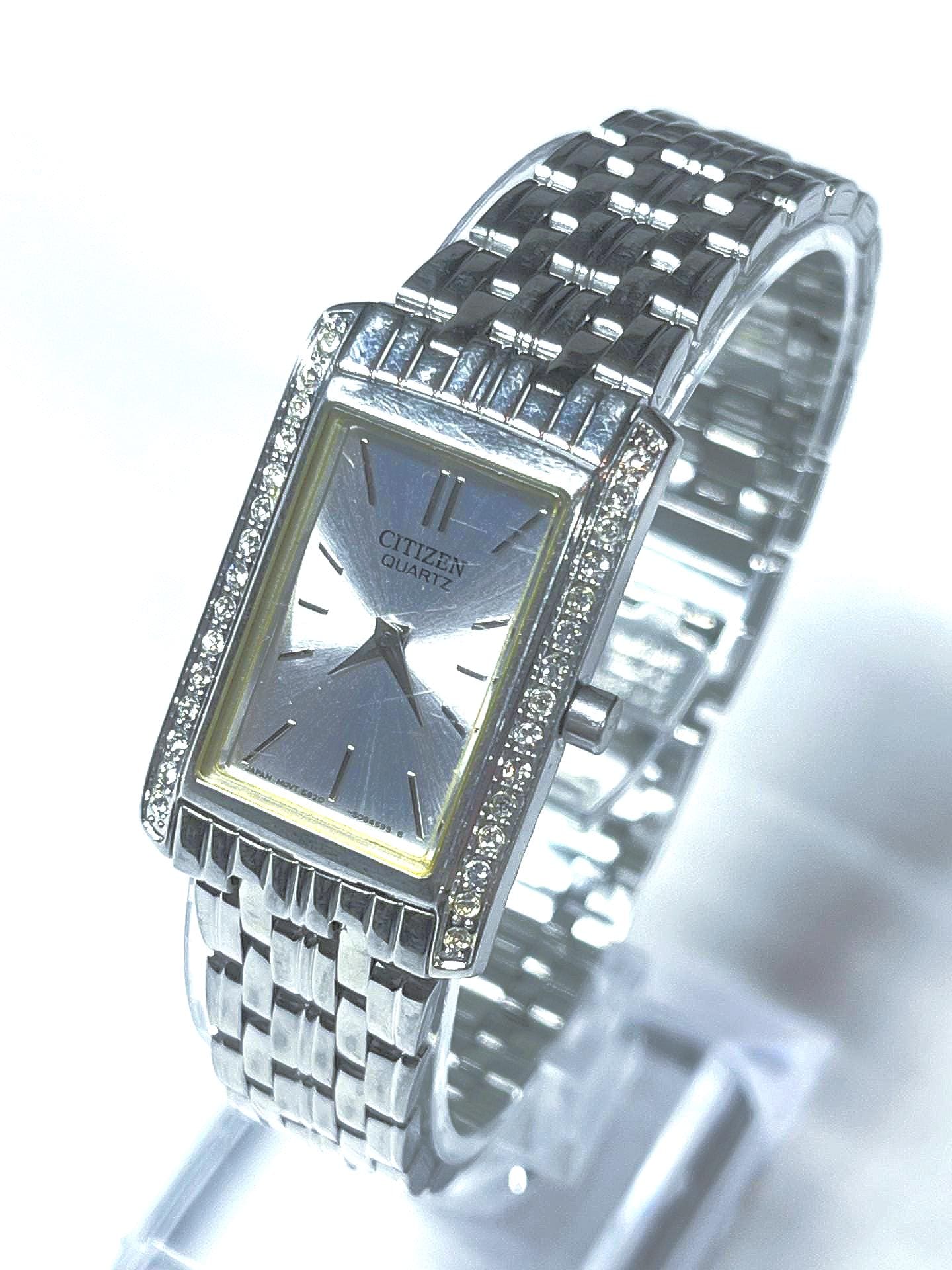 Vintage Ladies Pietro Sea pearl 600 Two Tone Quartz Watch. New Battery lifelong watch enthusiast, main image 2