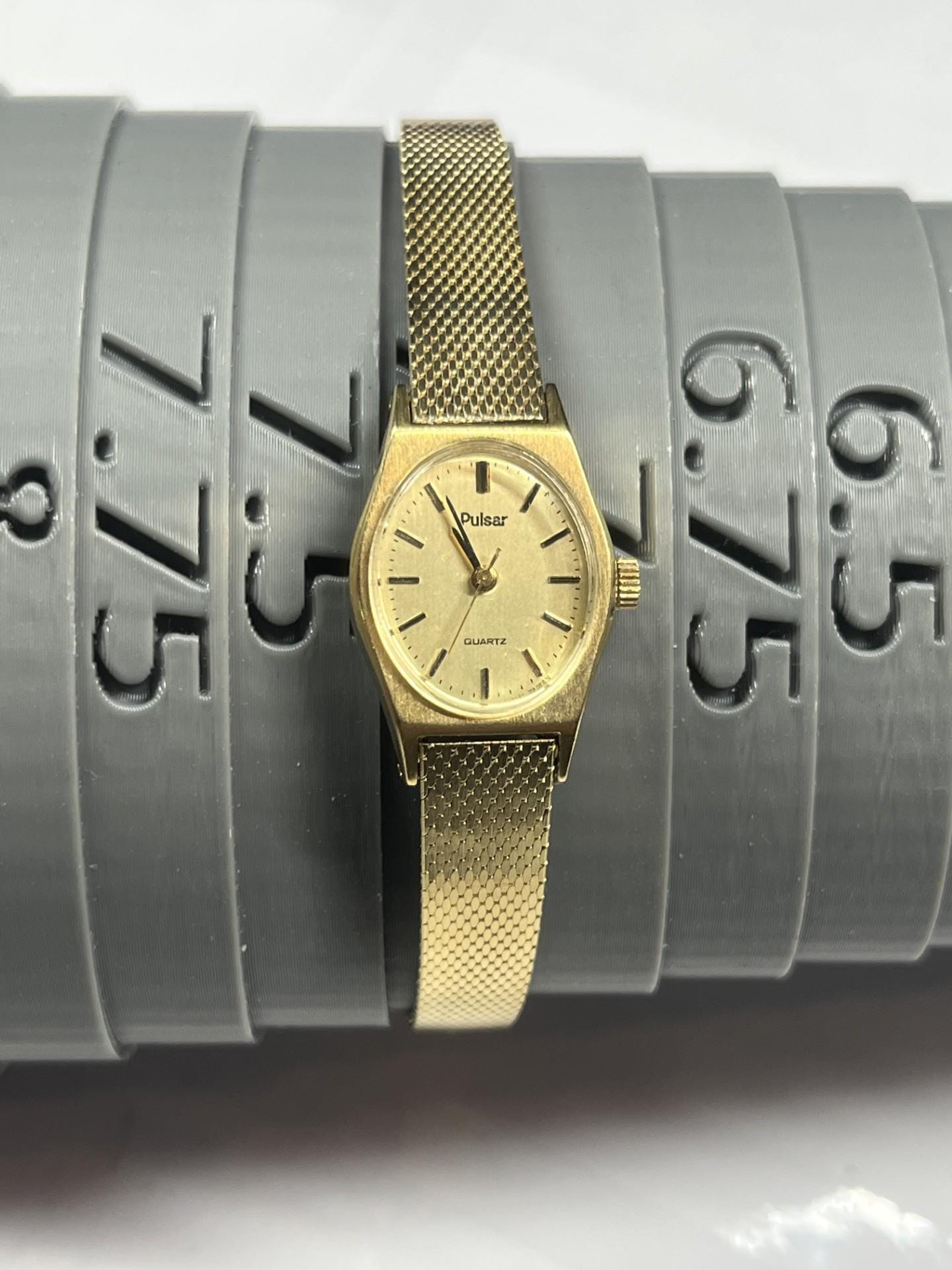 Pulsar Quartz Watch With a Gold-tone Finishes and a Mesh 