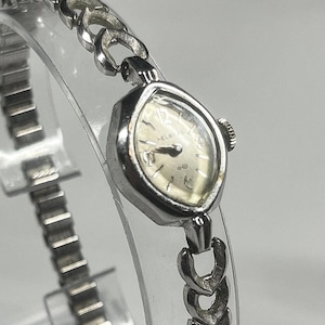 Vintage ladies Helbros 17 jeweled running watch elegant timeless design & reliable performance perfect for any occasion a piece of history