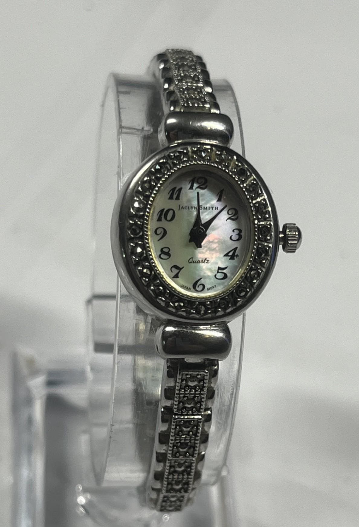 Vintage Jaclyn Smith Quartz Watch With Mother of Pearl Face  display picture 1