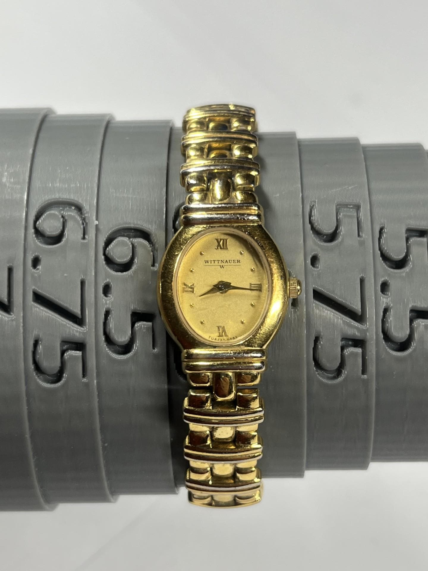 Wittnauer ladies oval gold tone dress watch NEW BATTERY Vintage Wittnauer Women main image 2