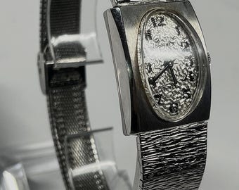 Vintage Gruen Curvex 17 jewel watch a classic timepiece with an iconic curved movement and art deco style perfect for any collector. 10K RGP