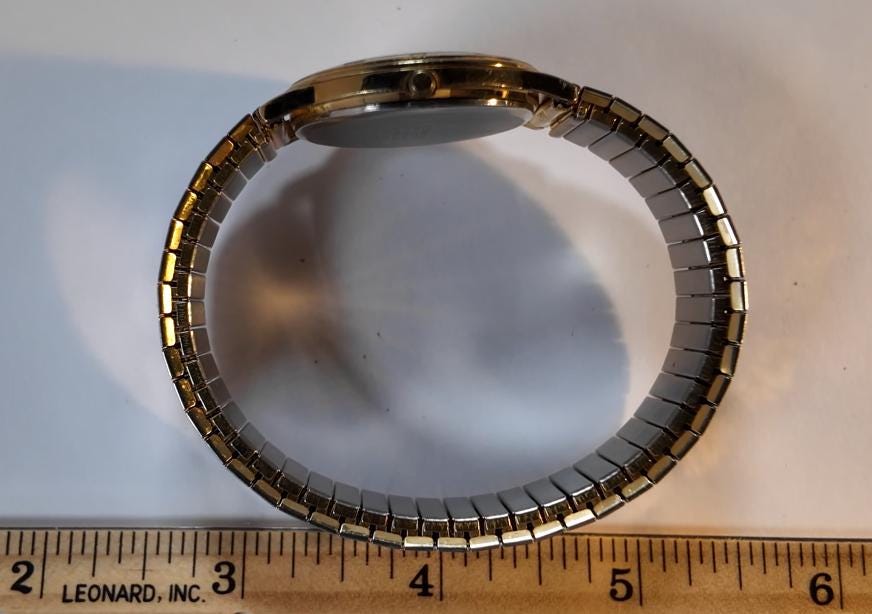 Vintage Citizen Ladies Watch Gold-tone Quartz 5510-k06860 CKW on a