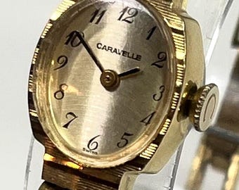 Caravelle (by Bulova) 1978* 7 Jewel manual-wind mechanical movement. 17mm oval Gold-tone Case. Running
