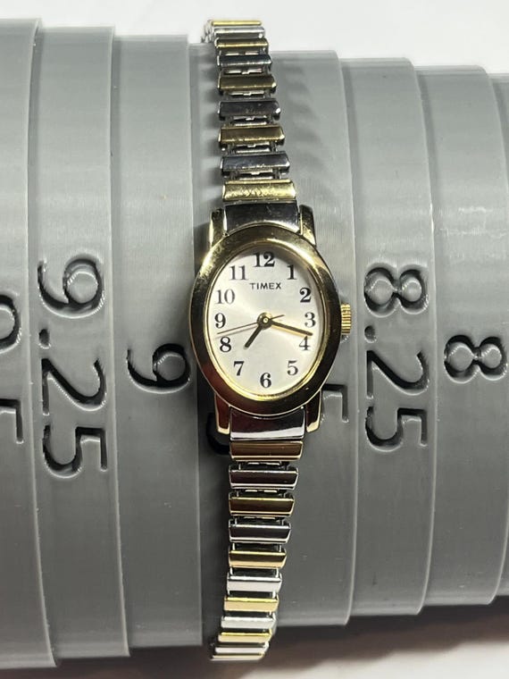 Timex Cavatina Watch, Classic Oval Shape, Easy-to-read Dial  display picture 1