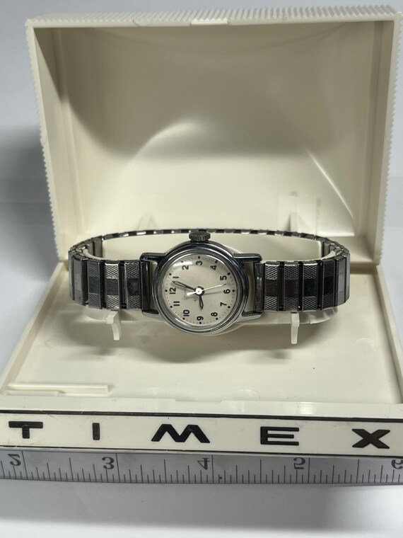 Timex Silver Tone Wristwatch Timex Mens Silver Tone Stainless Steel Expansion Watch  main image 3