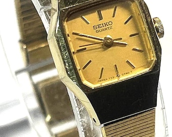 Seiko Quartz women's watch, featuring a small square dial and an integrated gold-plated mesh band and a new battery.