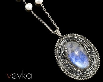 The Velvet Queen Necklace - Moonstone, Pearls