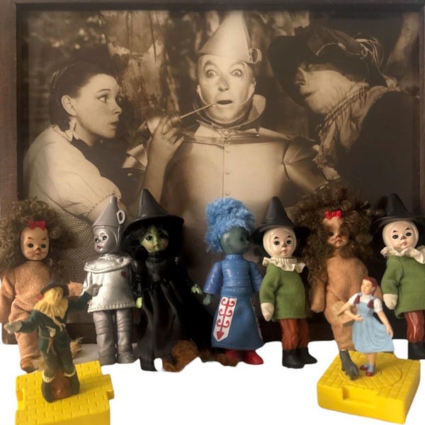 Vintage -Super Collectors Bundle of Wizard Of Oz figures and framed print.
