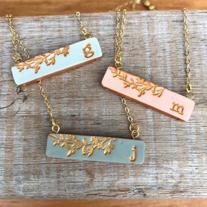 Regalos personalizados para ella, Collar de barra de hormigón, collar único, joyería botánica, regalos de damas de honor para el día de la boda, collar de cartas