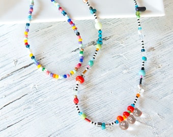 Colar de duas contas, colar de contas multicoloridas, colar assimétrico, colar de contas variadas, contas semipreciosas, contas lampwork