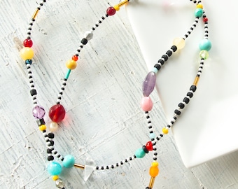 Colar longo com miçangas, colar com miçangas multicoloridas, colar de miçangas sortidas, colar longo, colar feito à mão, colar multicolorido