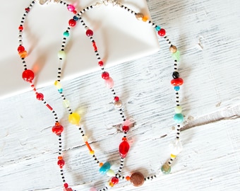 Colar de miçangas, colar de miçangas multicoloridas, colar feito à mão, colar de amizade, colar de miçangas sortidas, miçangas semipreciosas
