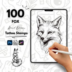 Könnte beinhalten: Eine digitale Illustration eines Fuchs-Kopfes mit detaillierten Linien. Das Bild befindet sich auf einem Tablet-Bildschirm, auf dem eine Hand mit einem Stift zeichnet. Der Text "100 FOX Hand Drawn Tattoo Stamps" ist auf der linken Seite des Bildes sichtbar.