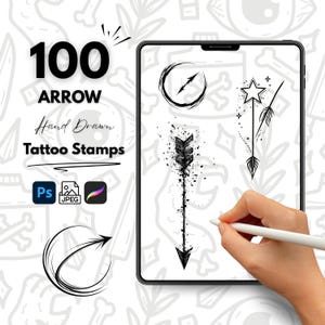 Puede incluir: Ilustración digital con 100 sellos de tatuajes de flechas dibujadas a mano. La imagen incluye varios diseños de flechas, una brújula y una estrella con una flecha. El texto dice "100 Arrow Hand Drawn Tattoo Stamps" con iconos de tipo de archivo para Photoshop, JPEG y Procreate.