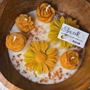 Handmade Floral Candle in a Wooden Bowl – Aromatic and Spiritual Home Decor