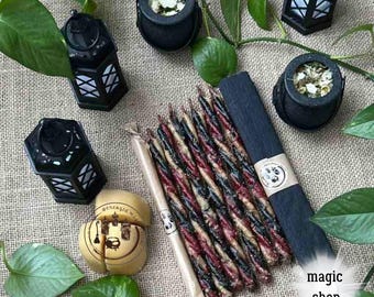 Un juego de velas retorcidas para 7 días - amarilla, roja y negra - sanando con la energía del amor, eliminando bloqueos, armonía en las relaciones.