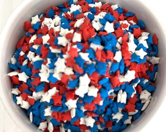 Quines de la bandera estadounidense con chispas comestibles rojas, blancas y azules. ¡Quines para decorar pasteles, cupcakes, 177 g! 4 de julio, Día de los Veteranos, Memorial.