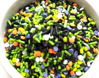 ¡Mezcla de chispas mágicas de Duendes y Necrófagos! Chispas moradas, negras y lima adornadas con confeti. ¡Para cupcakes y repostería de Halloween! 177 g