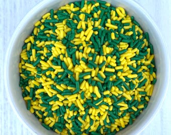 ¡Mezcla de chispas Jimmies "It's Tractor Time"! Mezcla perfecta de chispas verdes y amarillas, ideal para decorar pasteles, cupcakes, dulces, fiestas, repostería, 85 g.