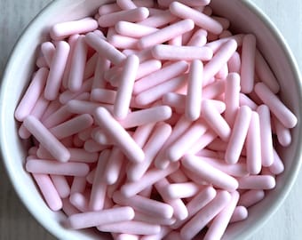 ¡Barritas de chispas de color rosa pastel! ¡Barritas comestibles grandes! Un complemento ideal para galletas, decoración de pasteles, repostería, regalos, baby shower, cupcakes y cake pops.