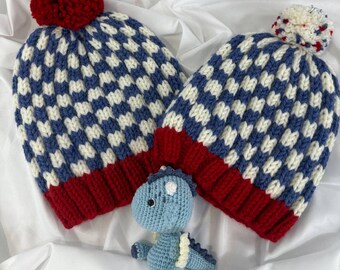 ハンドメイドポンポンビーニー：青と赤のアクリルニット帽 - Etsy 日本