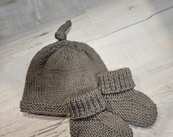 Soft Brown NB Knit Hat & Bootie Set
