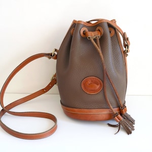 Bolso de mano Dooney and Bourke de cuero marrón