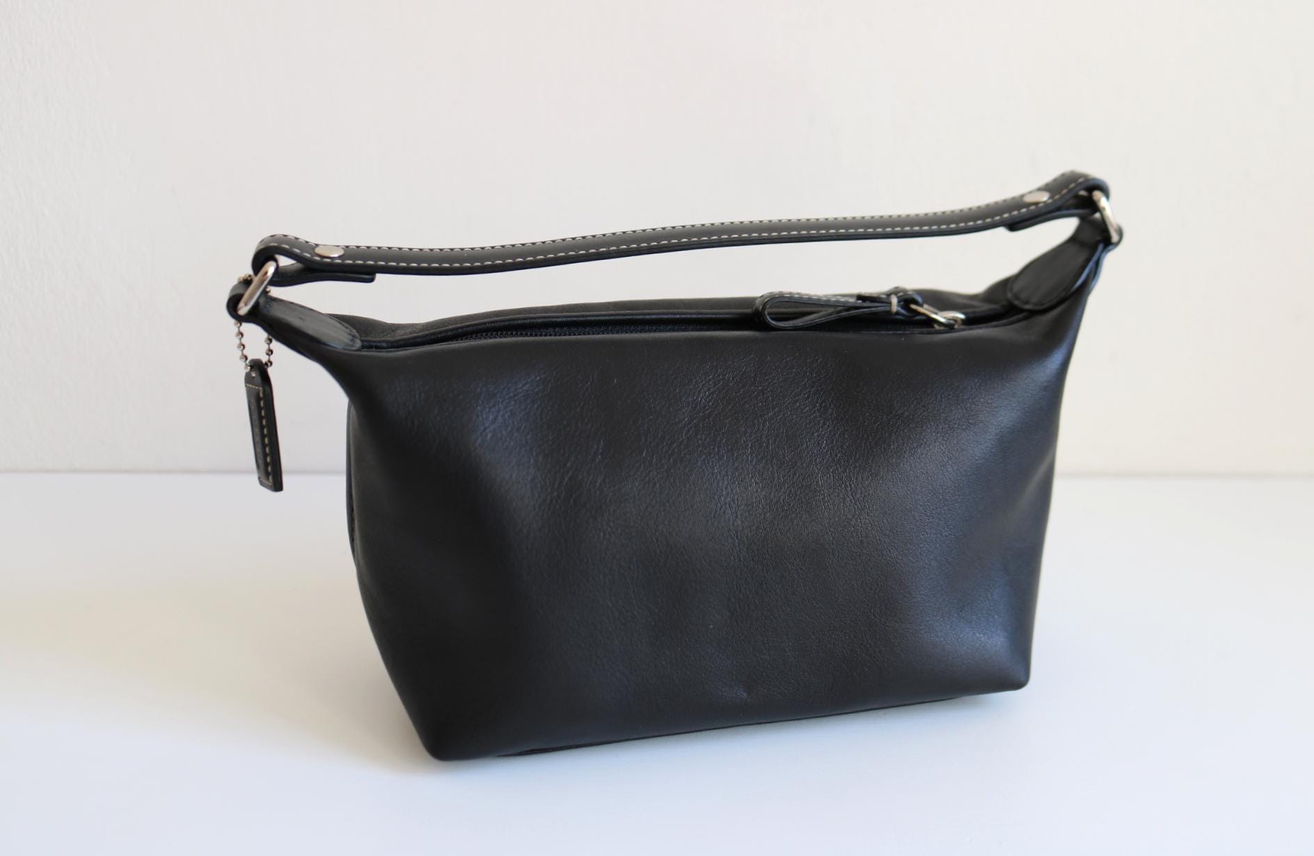 バッグ Coach Accessory pouch leather black y2k Coach Y2K Cosmetic Bag | Black Leather - Etsy