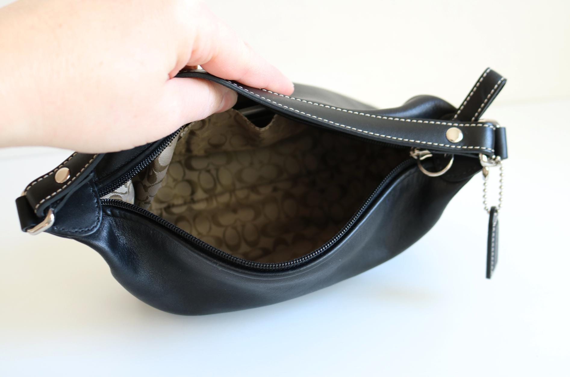 バッグ Coach Accessory pouch leather black y2k Authentic Very rare Coach chain accessory pouch Star mini