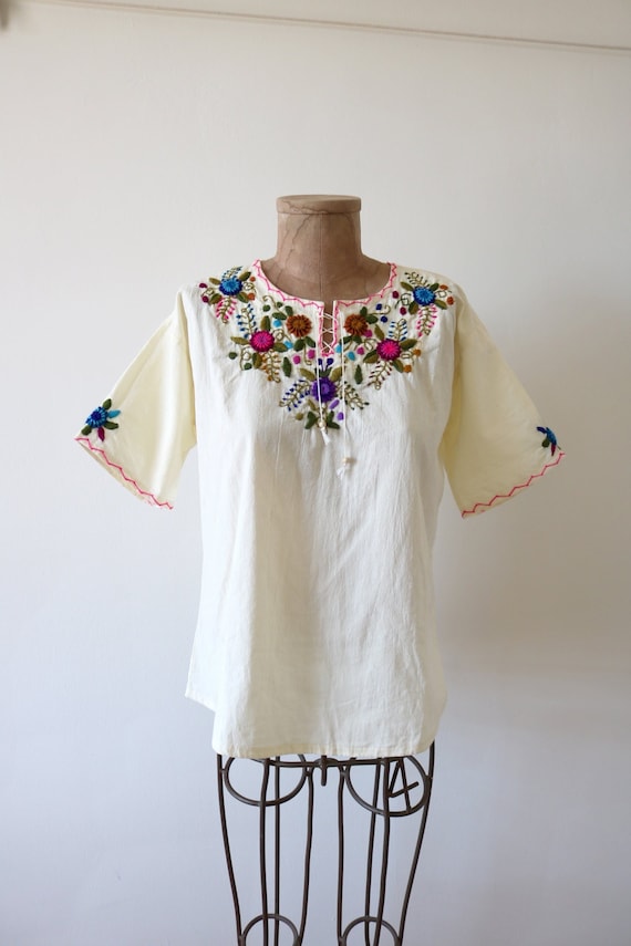 Mexican Oaxacan Soft Yellow Embroidered Flower Blo