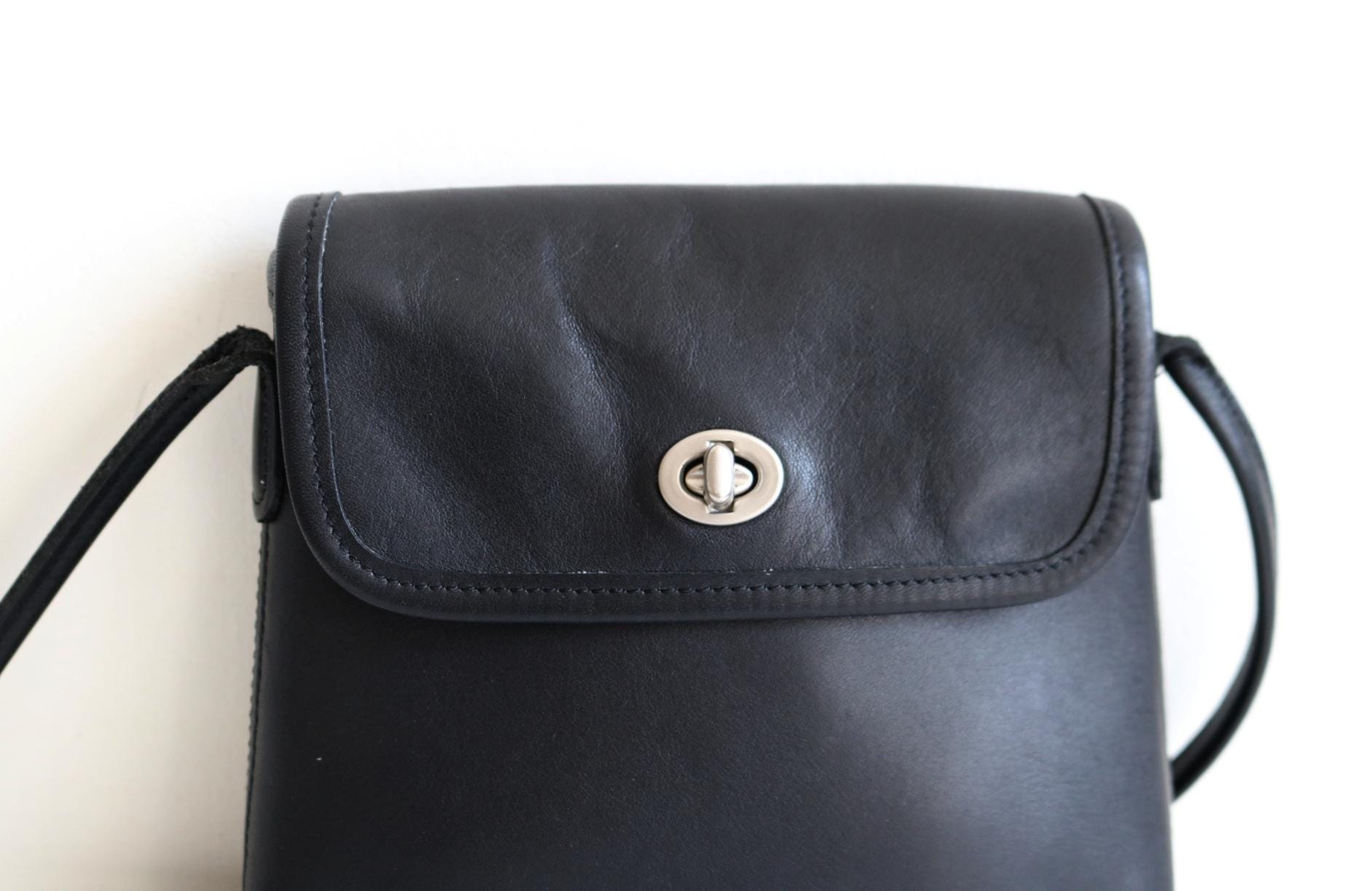 ◎vintage◎COACH Mini Body Bag BLACK Coach - Black Leather Vintage Mini Turnlock Crossbody Bag