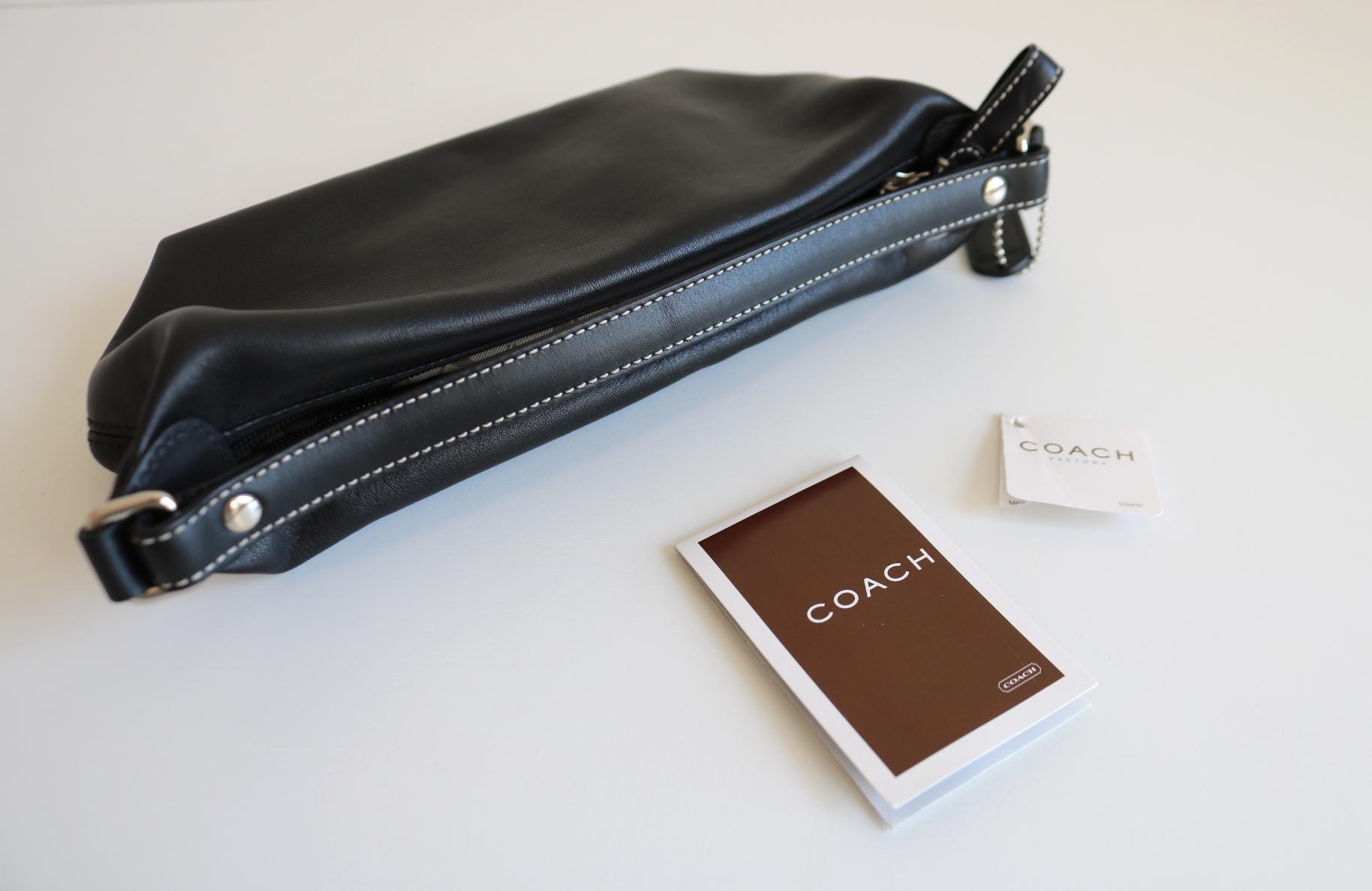 バッグ COACH Enamel Accessory Pouch Black y2k Old Coach Black Enamel Handbag 00s Vintage Grunge Punk