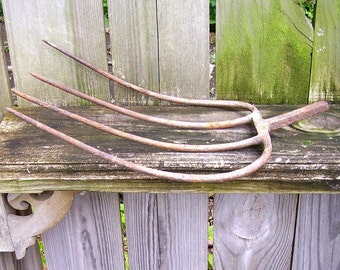 Vintage Iron Pitchfork Head, Primitive Hay Fork